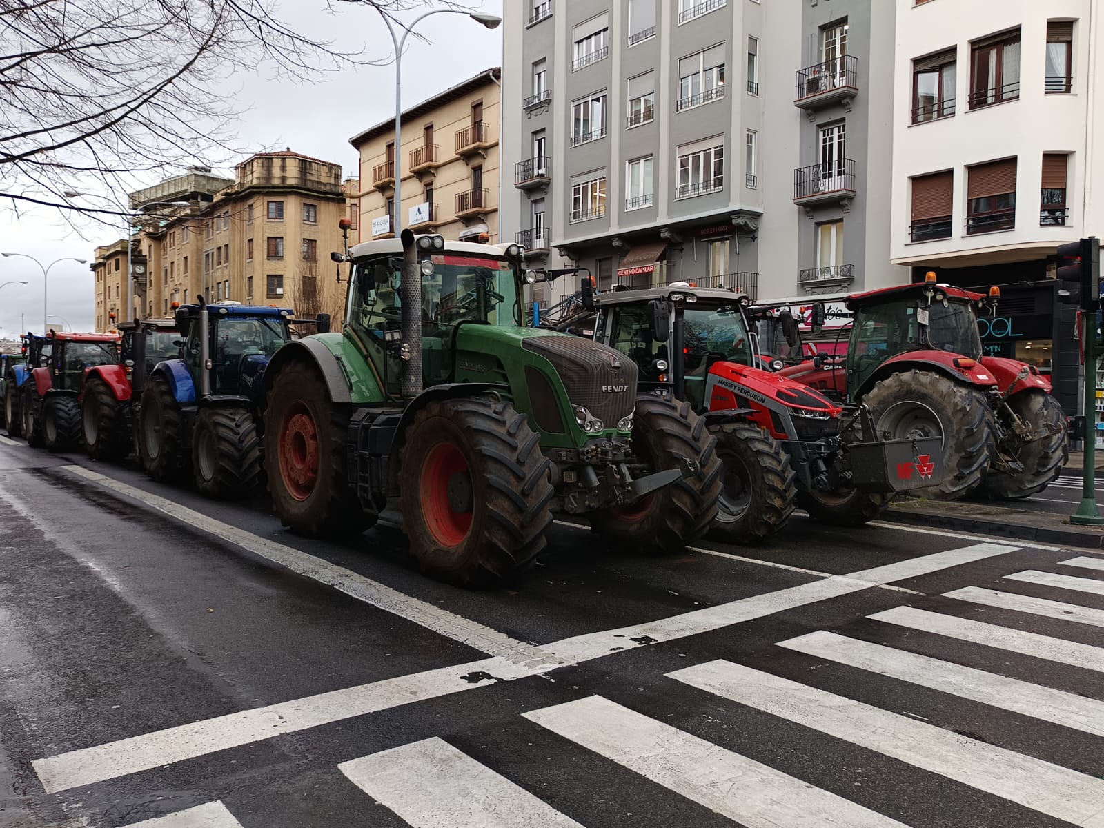 Los tractores bloquean todos los accesos al centro de Pamplona Los tractores bloquean todos los accesos al centro de Pamplona