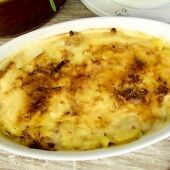 La receta de Robin Food para preparar unas patatas gratinadas con torta extremeña