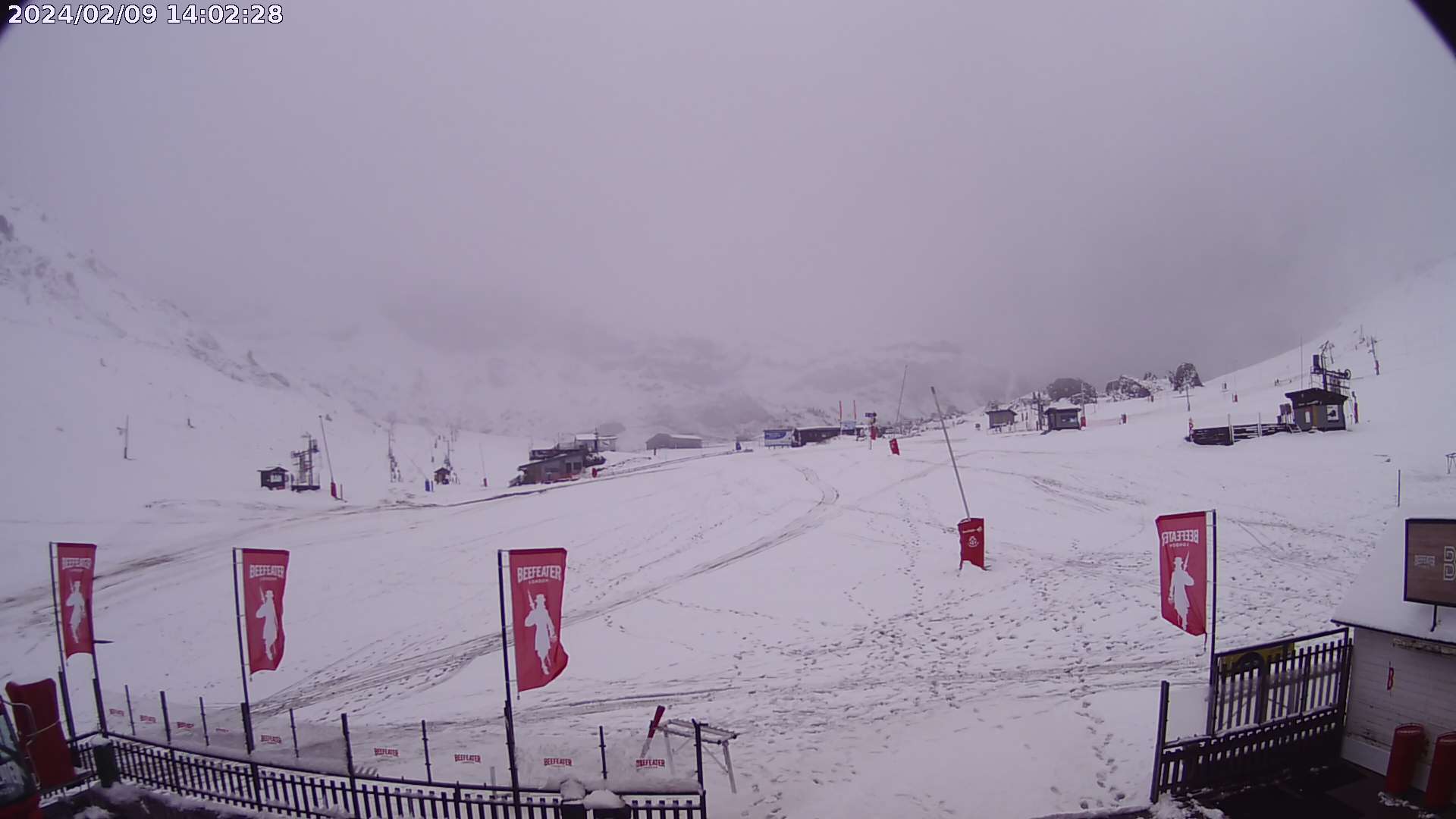 La nieve vuelve al Pirineo tras un mes sin precipitaciones La nieve vuelve al Pirineo tras un mes sin precipitaciones