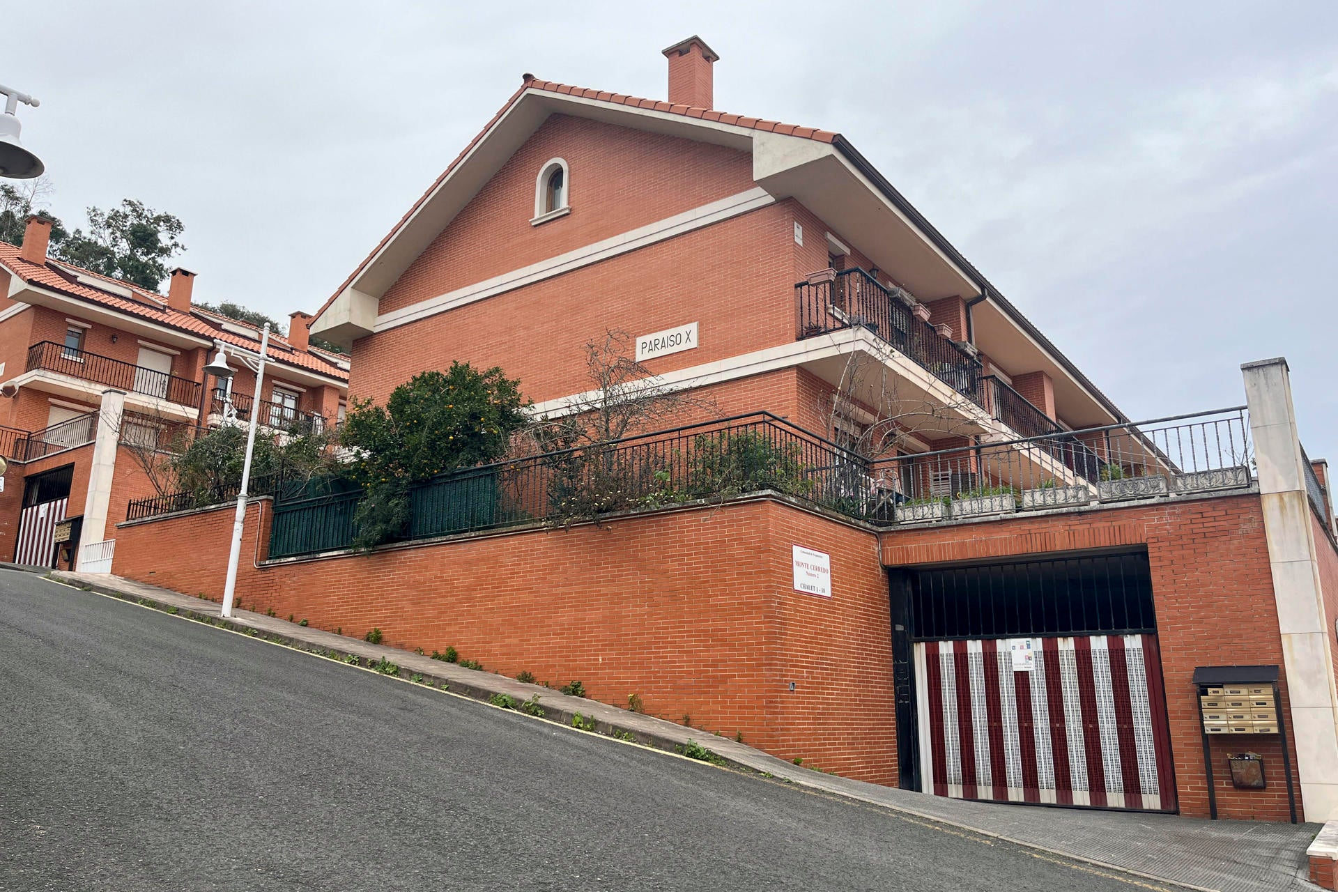 Los investigadores buscan entre los cuchillos de la casa de Castro Urdiales el arma del crimen Los investigadores buscan entre los cuchillos de la casa de Castro Urdiales el arma del crimen