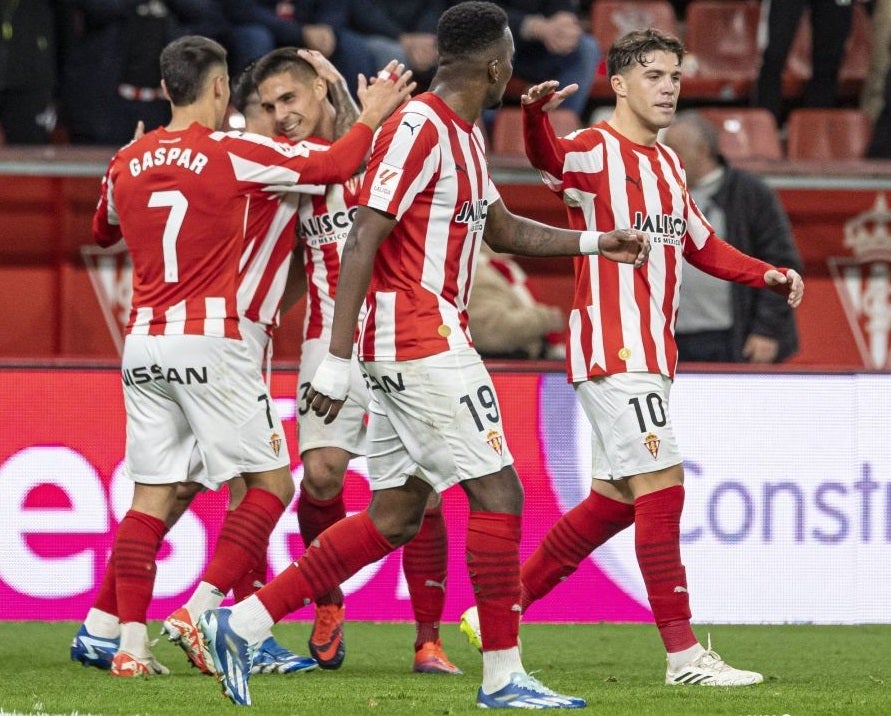 Lora y Esteban, sobre el derbi asturiano entre Sporting y Oviedo: "Es una pasada, un partido muy especial" Lora y Esteban, sobre el derbi asturiano entre Sporting y Oviedo: "Es una pasada, un partido muy especial"