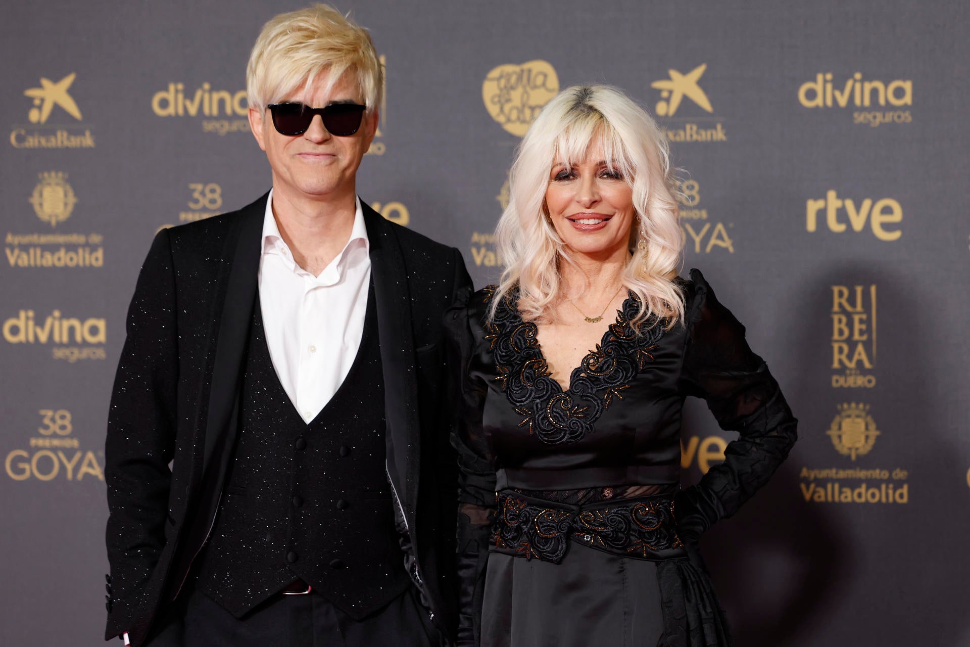 Nebulossa defiende en los Goya la libertad de opinar sobre 'Zorra': "Ya no es nuestra canción" Nebulossa defiende en los Goya la libertad de opinar sobre 'Zorra': "Ya no es nuestra canción"