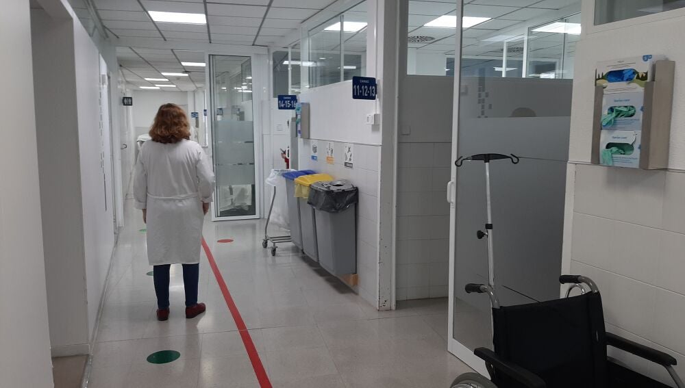 Pasillo de la Unidad de Corta Estancia del Hospital General de Elche.