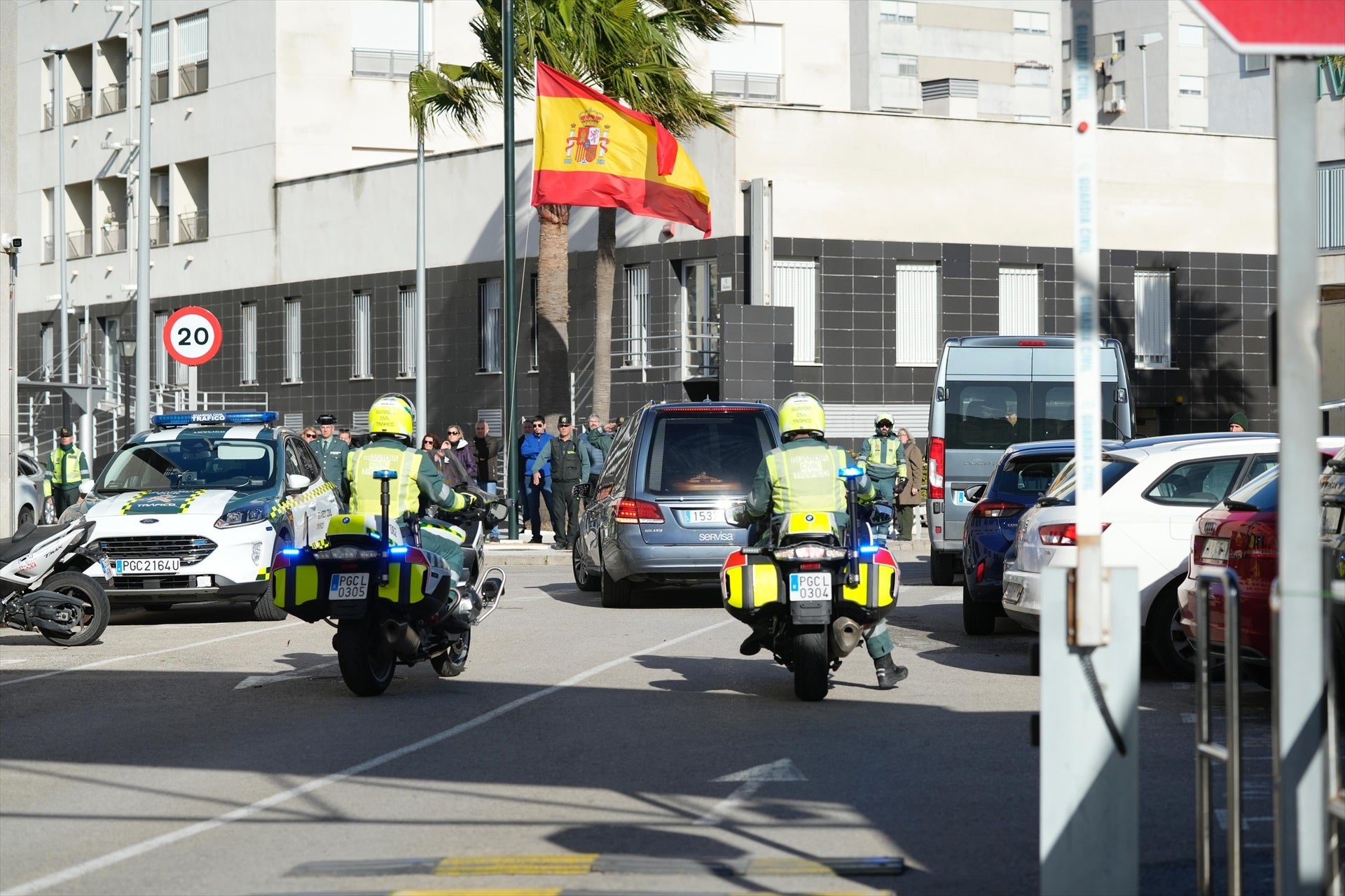 La Guardia Civil concede la Cruz de Oro de la Orden del Mérito a los agentes fallecidos en Barbate La Guardia Civil concede la Cruz de Oro de la Orden del Mérito a los agentes fallecidos en Barbate