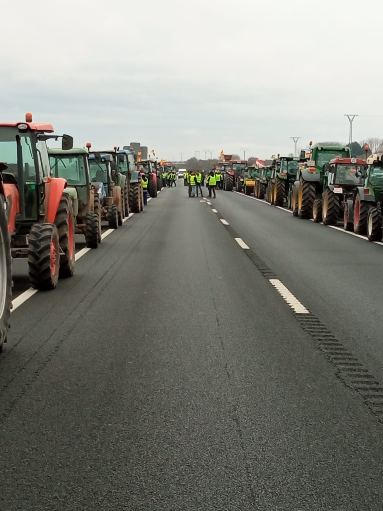 Menos tractores en las carreteras riojanas, pero siguen las protestas Menos tractores en las carreteras riojanas, pero siguen las protestas