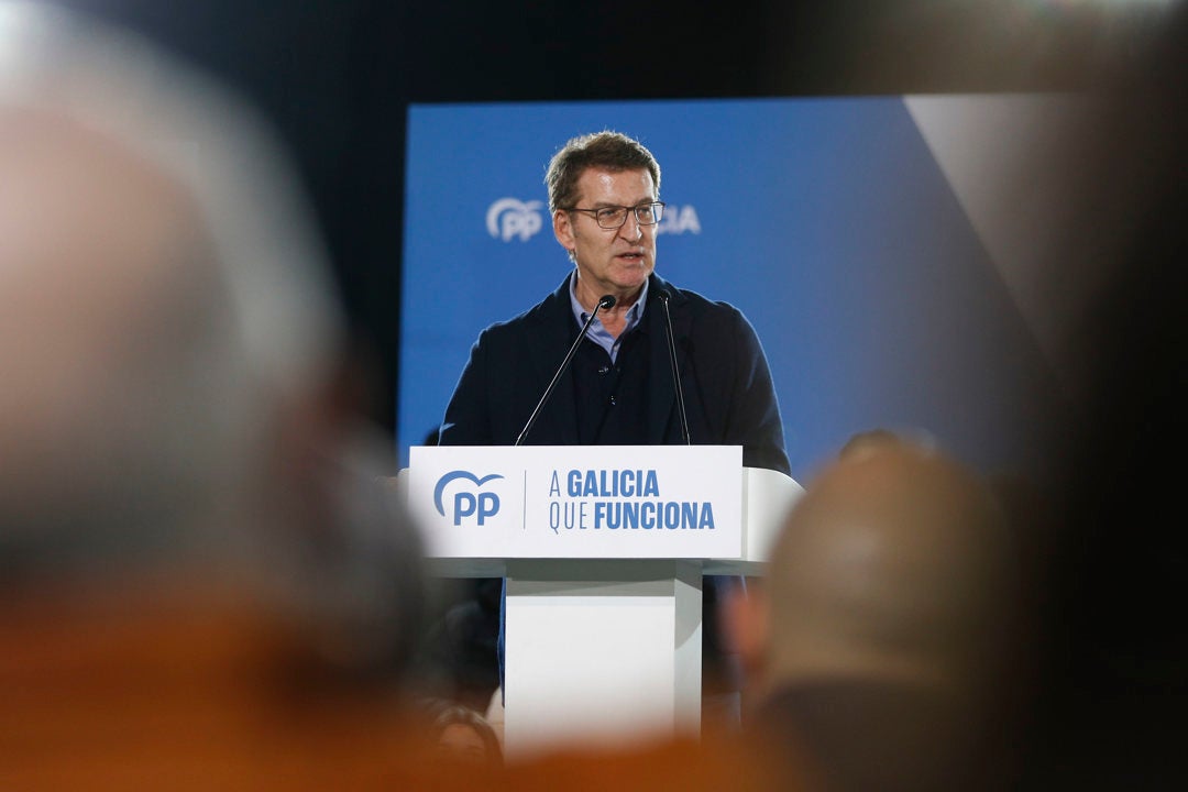 Feijóo trata de zanjar la polémica y desmiente que haya planteado el posible indulto de Puigdemont Feijóo trata de zanjar la polémica y desmiente que haya planteado el posible indulto de Puigdemont