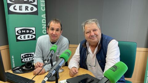 El director general de Unisport Consulting, Manolo Hernández, junto a Paco Muñoz