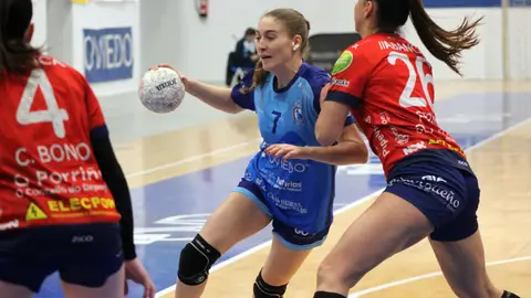 12-2 Miriam Cortina, jugadora del Lobas Global Oviedo 12-2 Miriam Cortina, jugadora del Lobas Global Oviedo