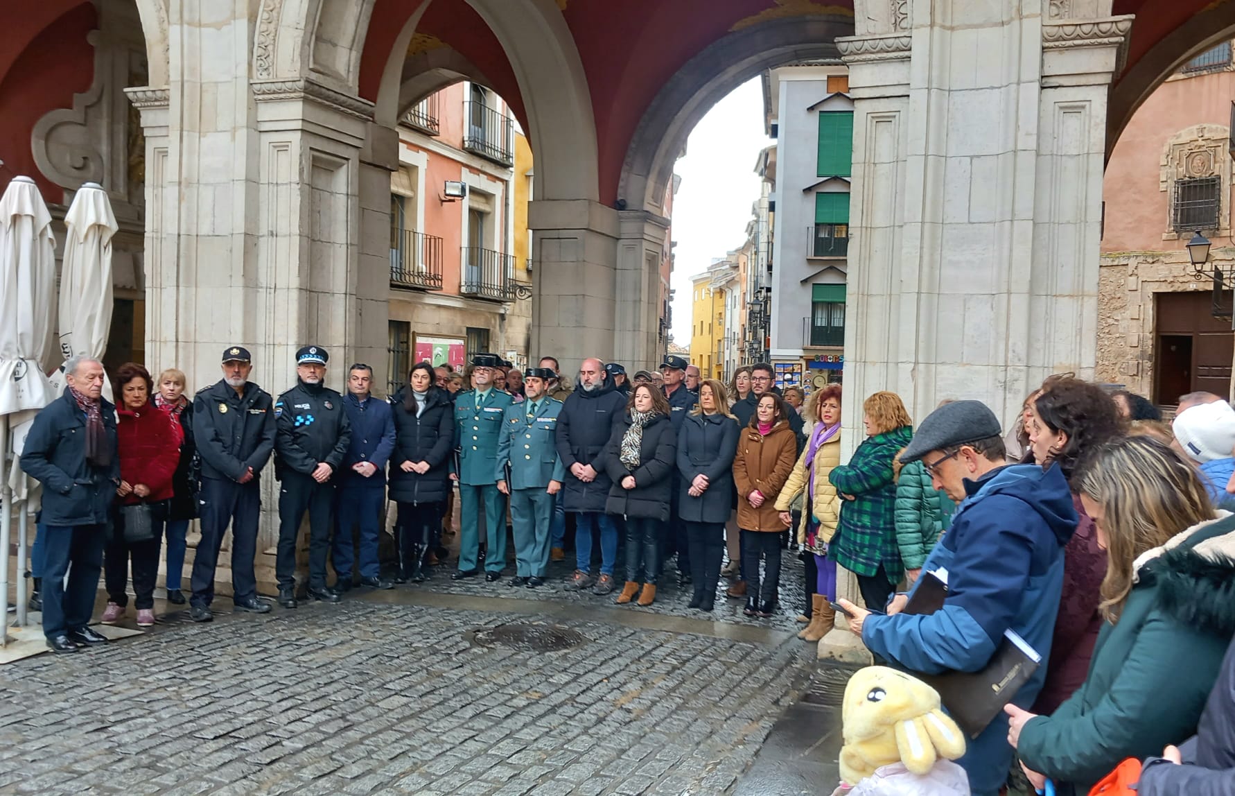 Minuto de silencio en Cuenca para respaldar a la Guardia Civil Minuto de silencio en Cuenca para respaldar a la Guardia Civil