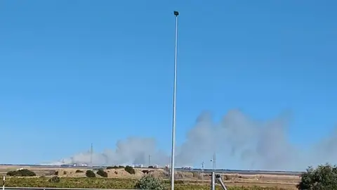 Desalojan un edificio próximo al Hotel Sidi tras declararse un incendio en El Saler Desalojan un edificio próximo al Hotel Sidi tras declararse un incendio en El Saler