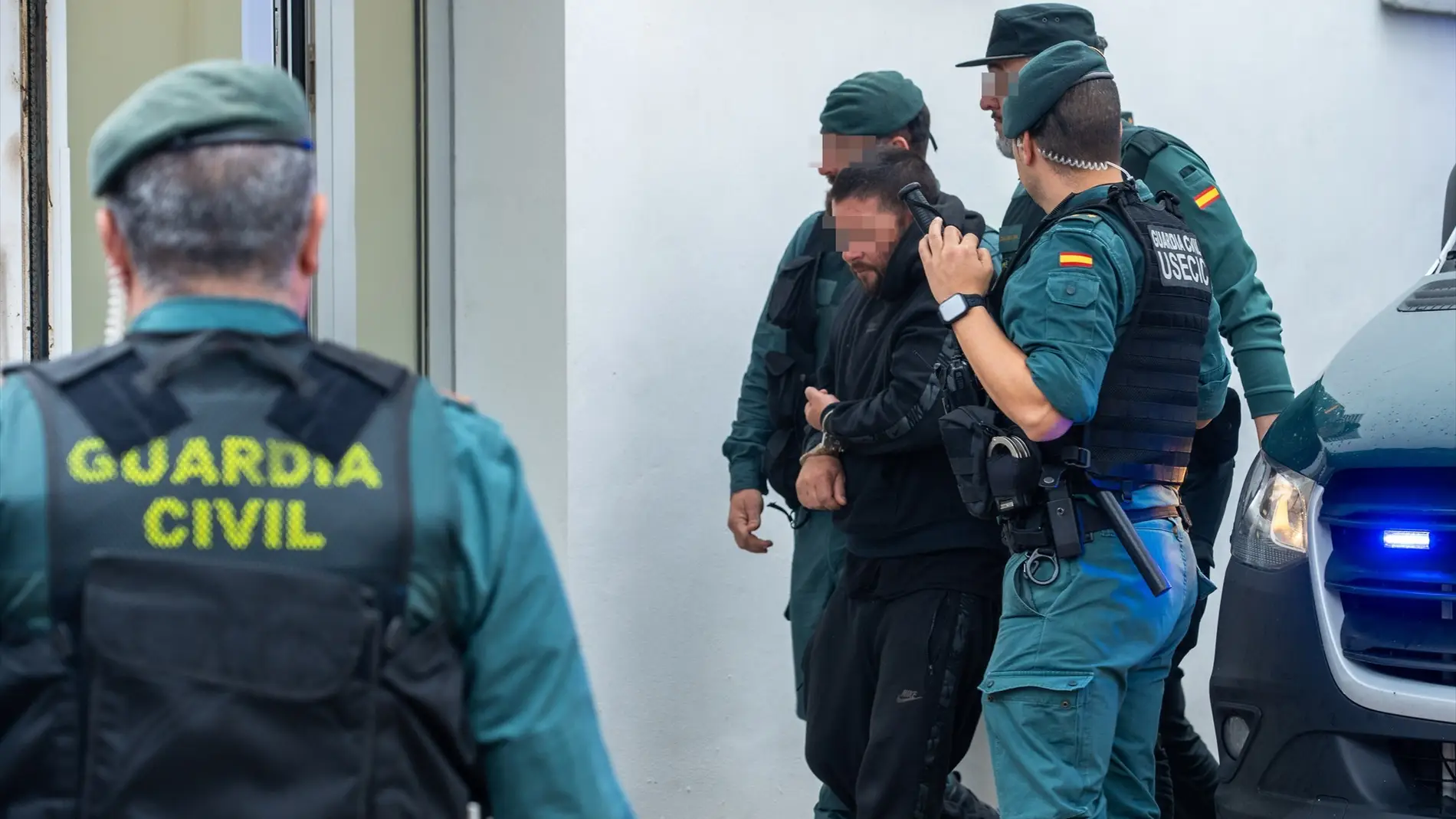 Los detenidos llegan a los juzgados, a 12 de febrero de 2023, en Barbate, Cádiz/ Francisco J. Olmo / Europa Press