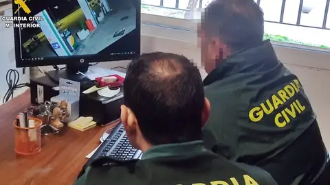 La Guardia Civil detiene a los cuatro presuntos autores del robo en una gasolinera de Herrera del Duque La Guardia Civil detiene a los cuatro presuntos autores del robo en una gasolinera de Herrera del Duque