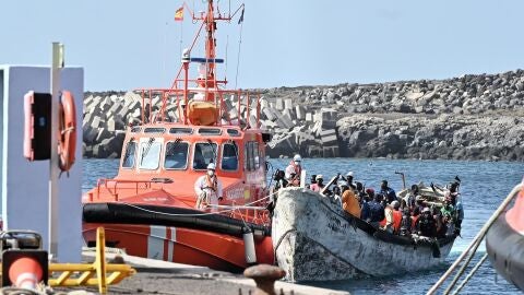 Imagen de archivo de la llegada de un cayuco a la isla canaria de El Hierro