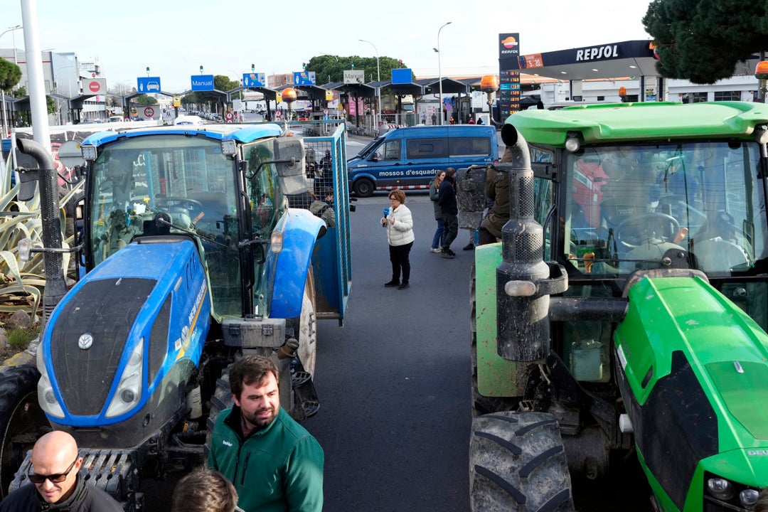Así ha sido la huelga de agricultores con bloqueos en Cataluña y la frontera con Francia Así ha sido la huelga de agricultores con bloqueos en Cataluña y la frontera con Francia