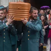 Salida de la catedral de Cádiz del féretro con los restos de Miguel Ángel Gómez González, agente fallecido en Barbate. Salida de la catedral de Cádiz del féretro con los restos de Miguel Ángel Gómez González, agente fallecido en Barbate.