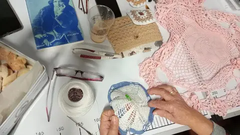 Labores, libros y pastas caseras en los martes de Las Vecinas de doña Emilia Labores, libros y pastas caseras en los martes de Las Vecinas de doña Emilia