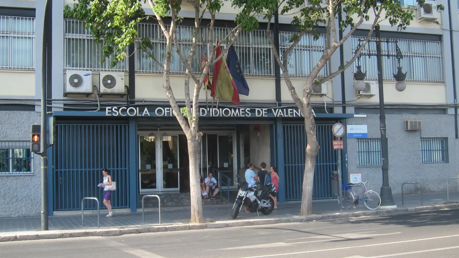 Archivo - Entrada de la Escuela Oficial de Idiomas de Valencia EOI Valencia - 