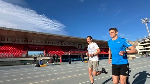 Los ol&iacute;mpicos hermanos Brownlee eligen un a&ntilde;o m&aacute;s La Ciudad Deportiva de La Nuc&iacute;a para su stage