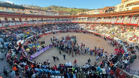Acto de condena en la Plaza de Toros de Tolosa