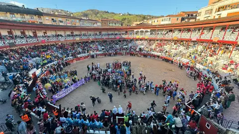 Acto de condena en la Plaza de Toros de Tolosa Acto de condena en la Plaza de Toros de Tolosa