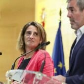 La ministra para la Transición Ecológica, Teresa Ribera y el presidente de Canarias, Fernando Clavijo