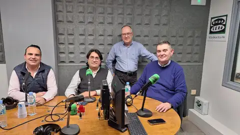 Representantes de las organizaciones agrarias ASAJA y La Unió analizan la situación que vive el sector en la tertulia semanal Representantes de las organizaciones agrarias ASAJA y La Unió analizan la situación que vive el sector en la tertulia semanal