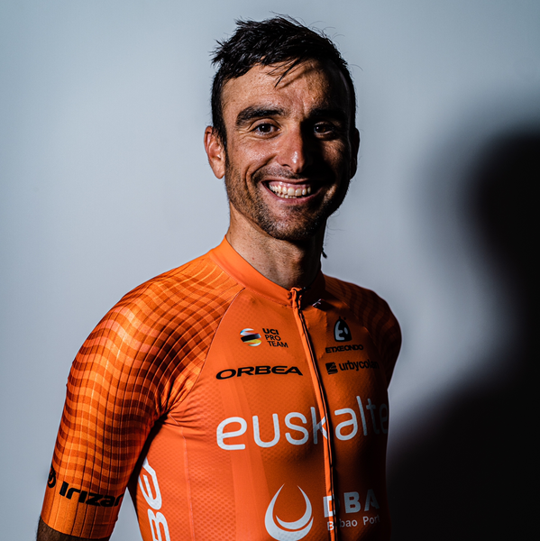 Luis Ángel Maté nos atiende tras la suspensión de la primera etapa de la Vuelta a Andalucía Luis Ángel Maté nos atiende tras la suspensión de la primera etapa de la Vuelta a Andalucía