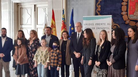 Acto conmemorativo en el ayuntamiento de Alicante del d&iacute;a del c&aacute;ncer infantil