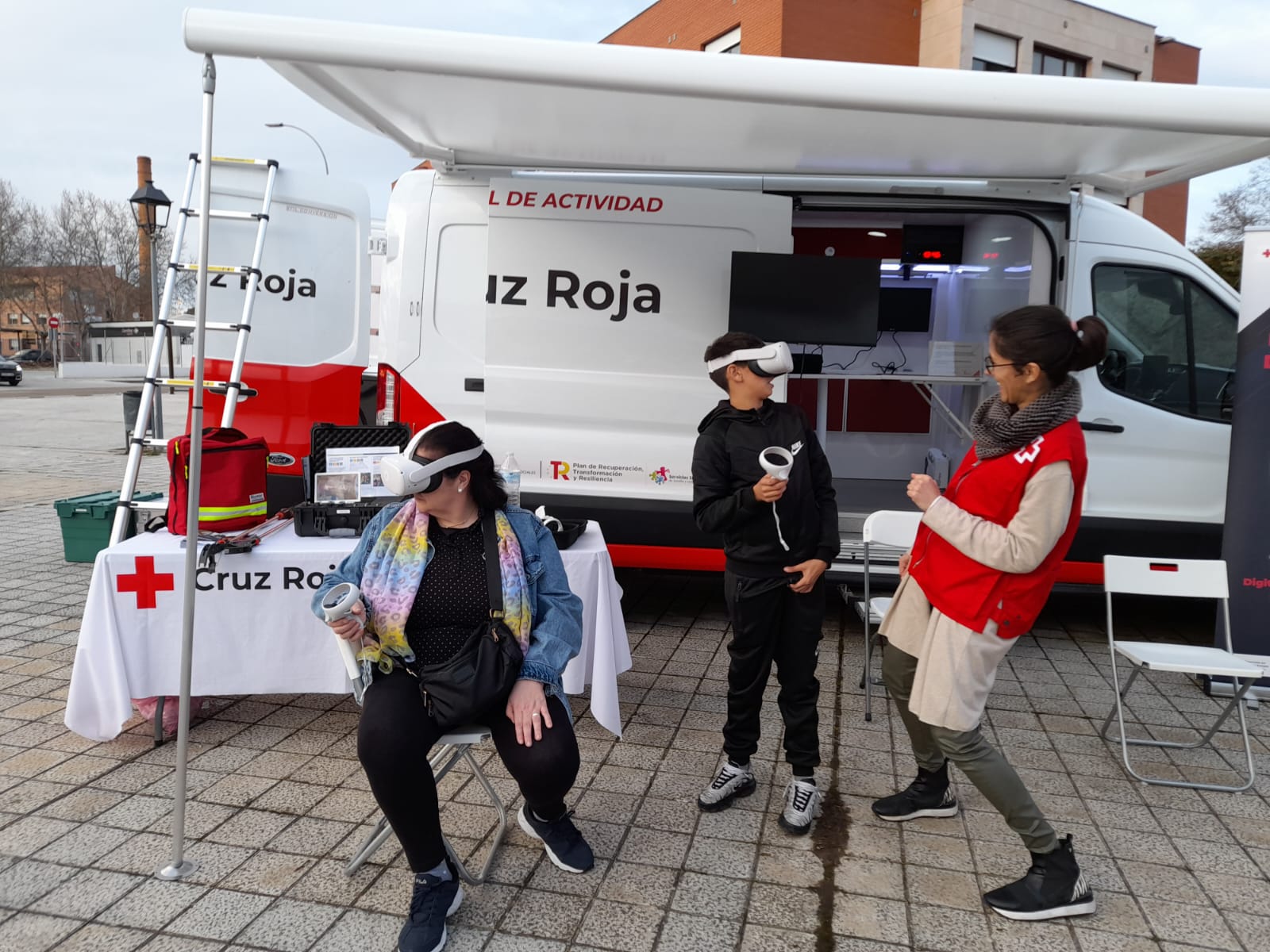 Cruz Roja en Palencia muestra su trabajo en una jornada de puertas abiertas a la sociedad palentina Cruz Roja en Palencia muestra su trabajo en una jornada de puertas abiertas a la sociedad palentina