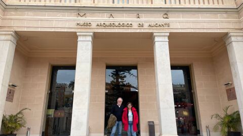  la periodista Llanos Arsenal y su invitado Jos&eacute; Luis Men&eacute;ndez, arque&oacute;logo en el Museo Arqueol&oacute;gico de Alicante nos hablan de 'La Frontera del miedo'.