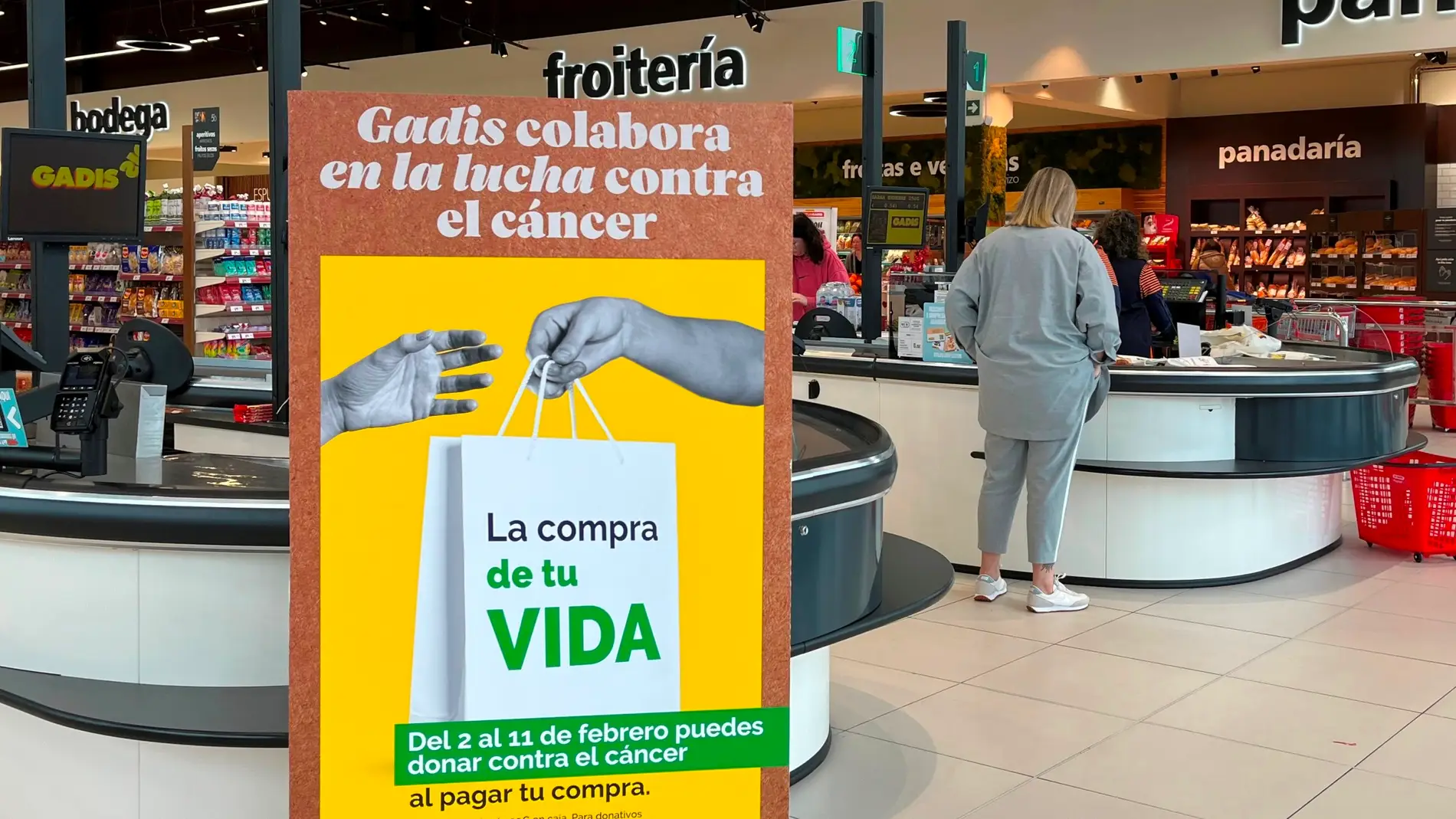 Os clientes de Gadis apoian á asociación española contra o cancro