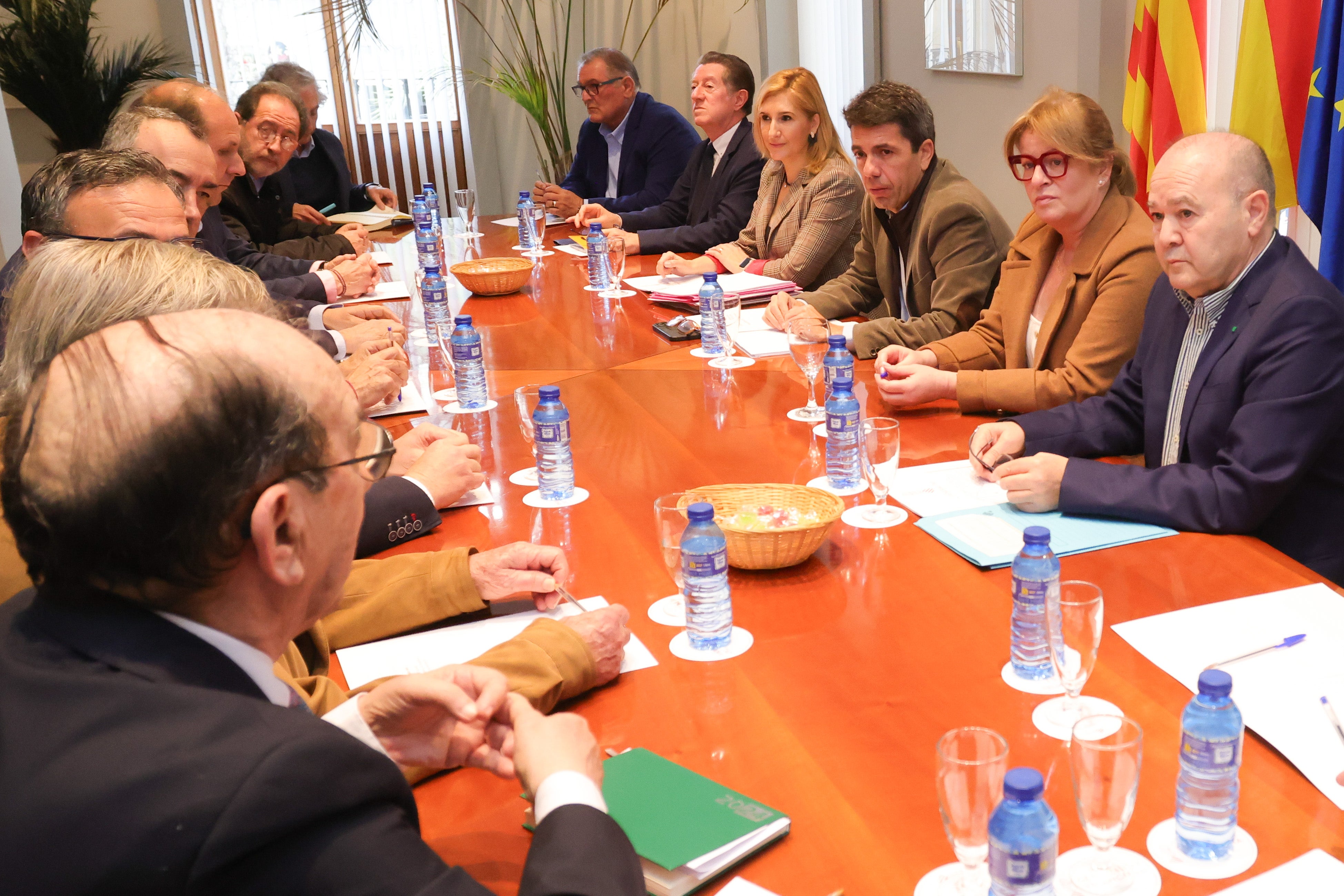 Mazón ofrecerá a Teresa Ribera "diálogo y rigor" para acabar con la deuda hídrica Mazón ofrecerá a Teresa Ribera "diálogo y rigor" para acabar con la deuda hídrica