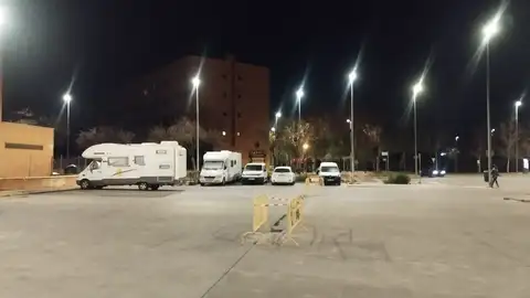 El aparcamiento de la Plaza Reina María Cristina recupera su iluminación gracias a la incorporación de seis nuevas luminarias led Aparcamiento de la Plaza Reina María Cristina de Alcalá de Henares