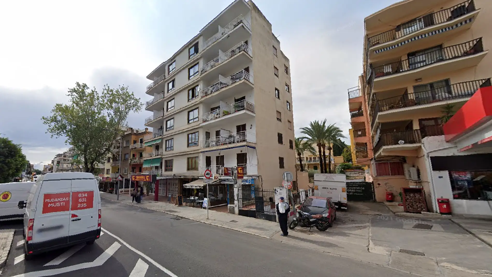 Algunas de las infraviviendas que gestionaba el agente de Policía Local de Palma detenido tras una denuncia se encuentran en el sótano de este edificio de la avenida Joan Miró