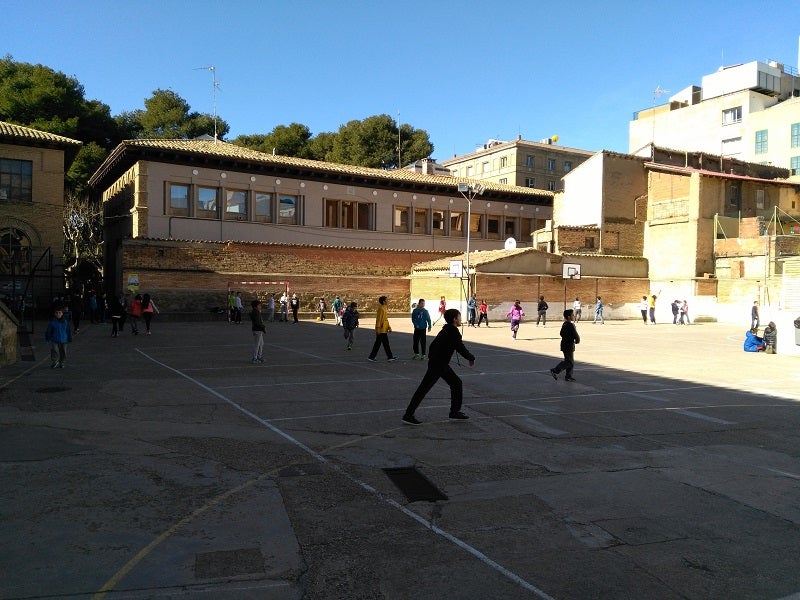 Vox propone abrir los patios de recreo para su uso deportivo los fines de semana Vox propone abrir los patios de recreo para su uso deportivo los fines de semana