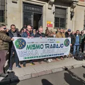 Concentración de la Policía Nacional y Guardia Civil frente a la subdelegación de gobierno de León Concentración de la Policía Nacional y Guardia Civil frente a la subdelegación de gobierno de León