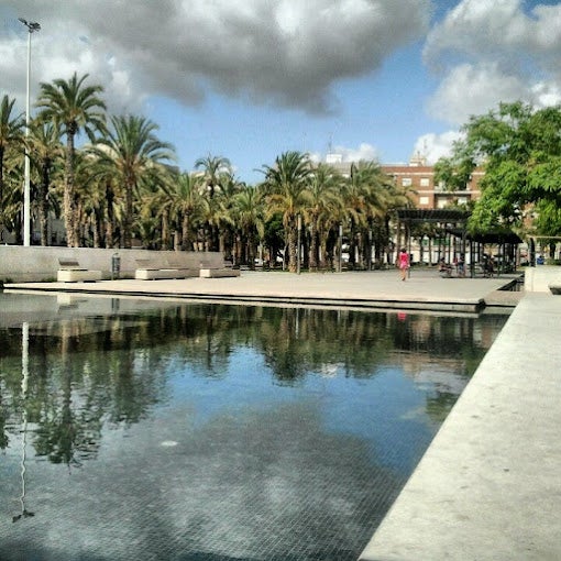 Los vecinos del entorno de la Plaza 1 de mayo están hartos de recibir amenzas de los camellos Los vecinos del entorno de la Plaza 1 de mayo están hartos de recibir amenzas de los camellos