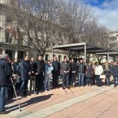 La concentración en Cuenca ha reunido a varias decenas de personas en la plaza de España
