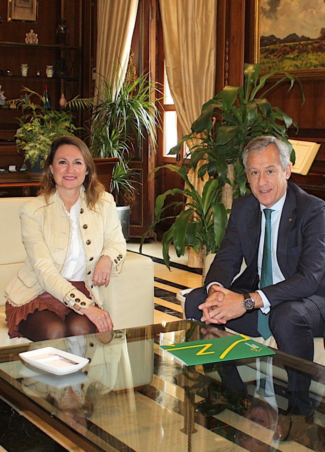 Eurocaja Rural traslada a la alcaldesa de Castellón su implicación con la capital y su vocación de servicio Eurocaja Rural traslada a la alcaldesa de Castellón su implicación con la capital y su vocación de servicio