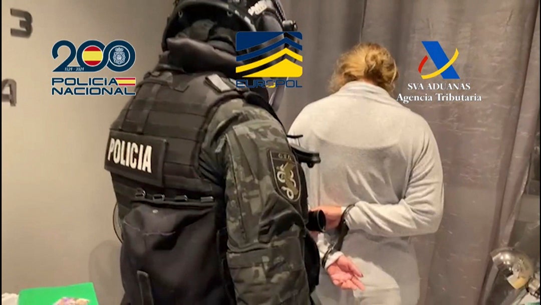 Trece detenidos en España de una red internacional que traficaba con cocaína en contenedores de fruta desde Ecuador Trece detenidos en España de una red internacional que traficaba con cocaína en contenedores de fruta desde Ecuador