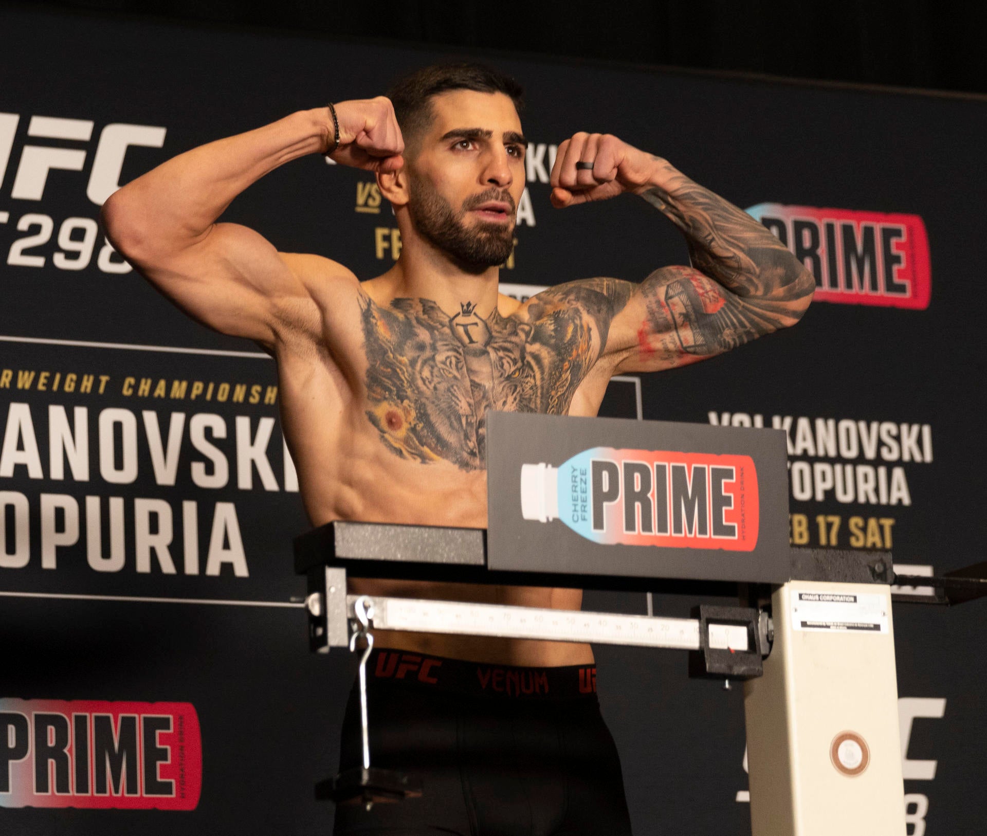 Ilia Topuria, campeón mundial de peso pluma UFC tras un KO a Volkanovski en el segundo asalto Ilia Topuria, campeón mundial de peso pluma UFC tras un KO a Volkanovski en el segundo asalto