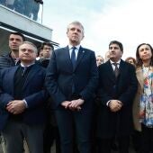 El presidente de la Xunta de Galicia y candidato del PP a la reelección, Alfonso Rueda (2i), durante un homenaje a las víctimas en el segundo aniversario del naufragio del ‘Villa de Pitanxo’