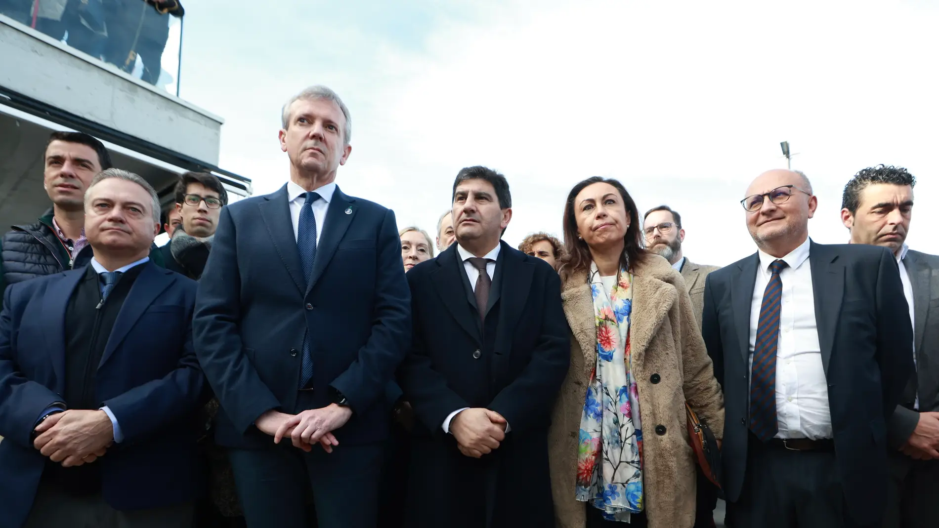 El presidente de la Xunta de Galicia y candidato del PP a la reelección, Alfonso Rueda (2i), durante un homenaje a las víctimas en el segundo aniversario del naufragio del ‘Villa de Pitanxo’