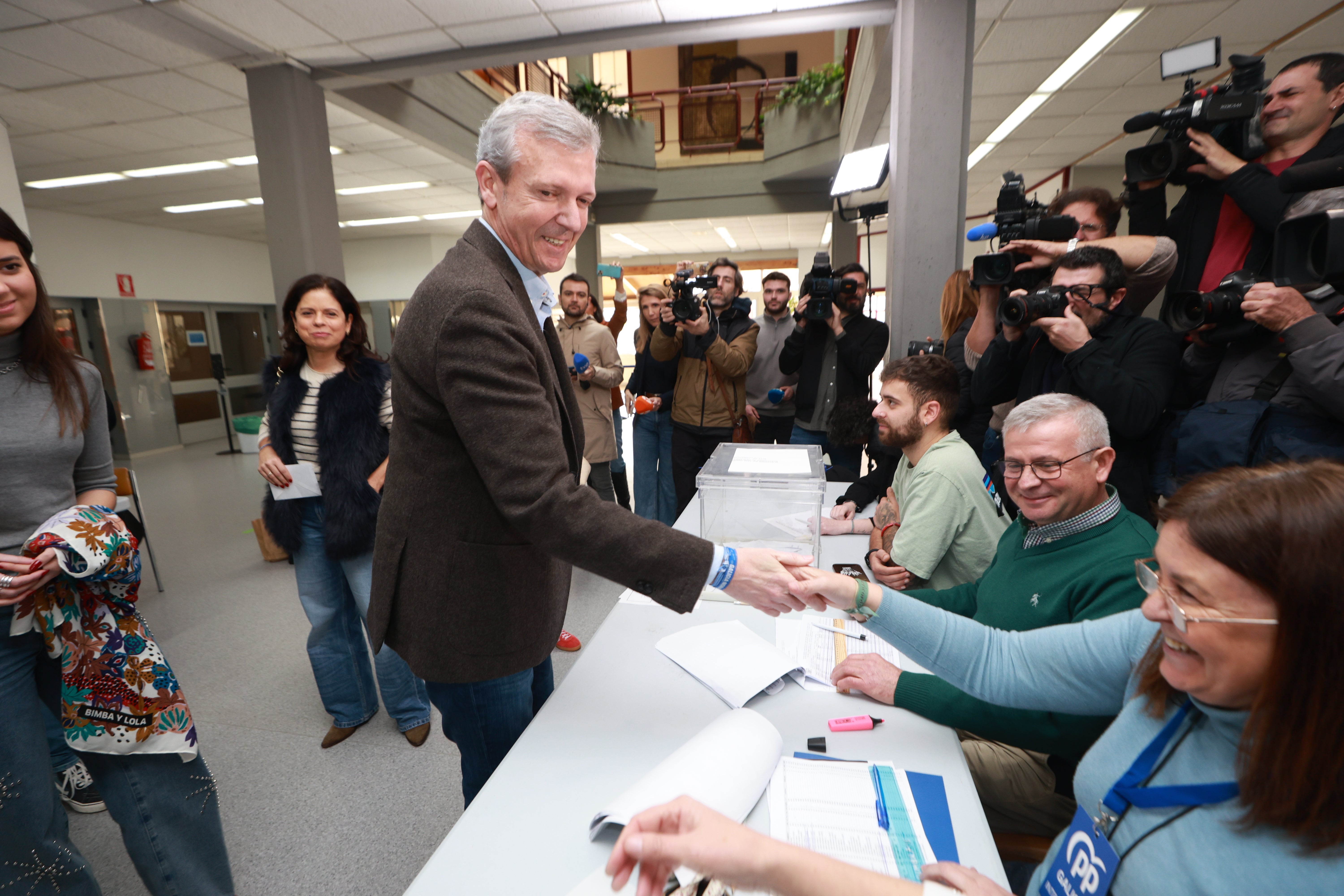 Las mejores imágenes de la jornada electoral en Galicia Las mejores imágenes de la jornada electoral en Galicia