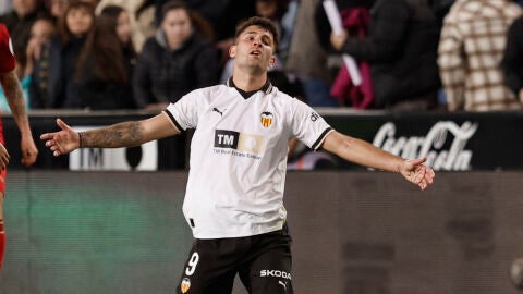 El Valencia acus la falta de pegada ante el Sevilla en Mestalla