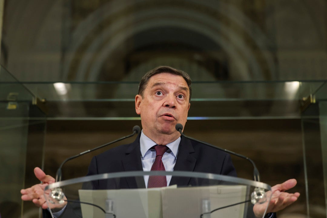 Planas anuncia nuevas ayudas para acelerar la recuperación de las explotaciones agrarias de Valencia dañadas por la dana Planas anuncia nuevas ayudas para acelerar la recuperación de las explotaciones agrarias de Valencia dañadas por la dana