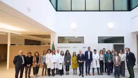 Autoridades en la inauguración del centro de salud Alde Zaharra Autoridades en la inauguración del centro de salud Alde Zaharra