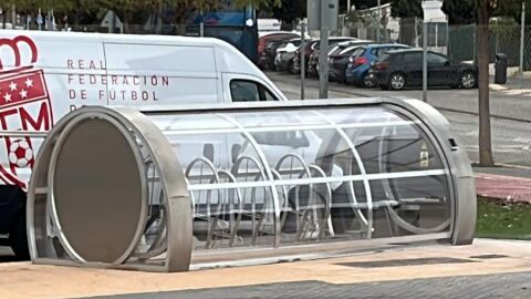 Benidorm ultima la instalación de aparcamientos cubiertos para bicicletas con dispositivo antirrobo Benidorm ultima la instalación de aparcamientos cubiertos para bicicletas con dispositivo antirrobo