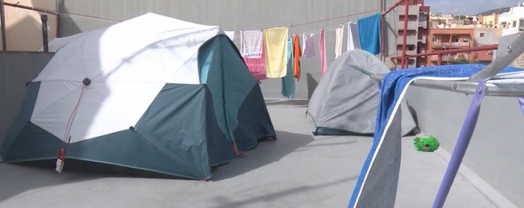 Alquilar una tienda de campaña en una azotea de Santa Cruz de Tenerife para pasar la noche cuesta 12 euros Alquilar una tienda de campaña en una azotea de Santa Cruz de Tenerife para pasar la noche cuesta 12 euros