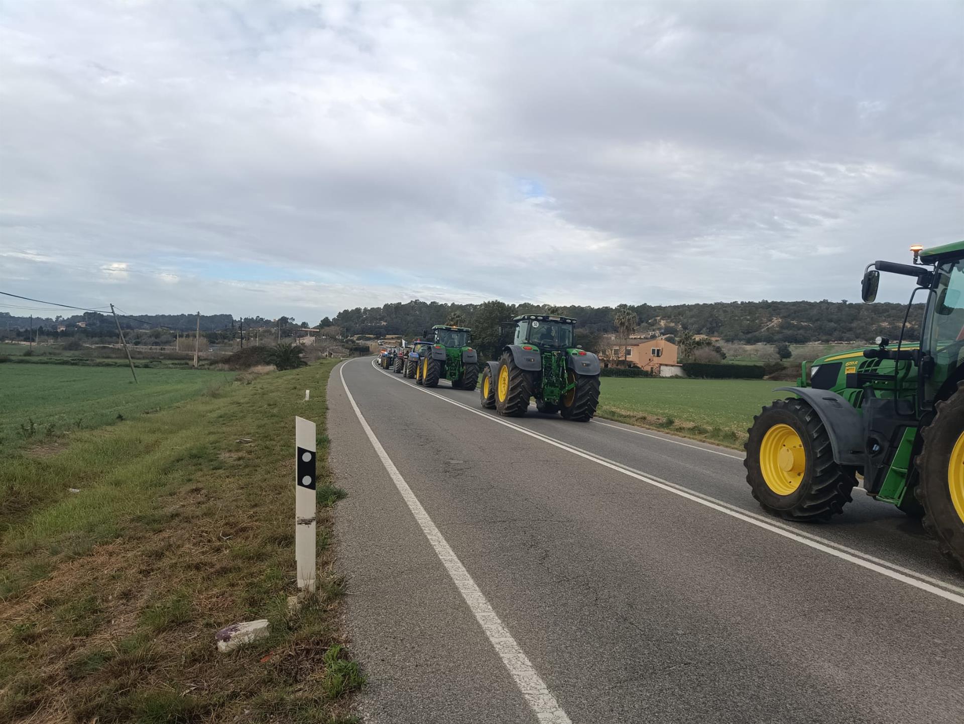 Agricultores y ganaderos de la provincia vuelven a organizar tractoradas Agricultores y ganaderos de la provincia vuelven a organizar tractoradas